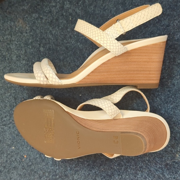 Vionic summer sandals - Picture 3 of 4
